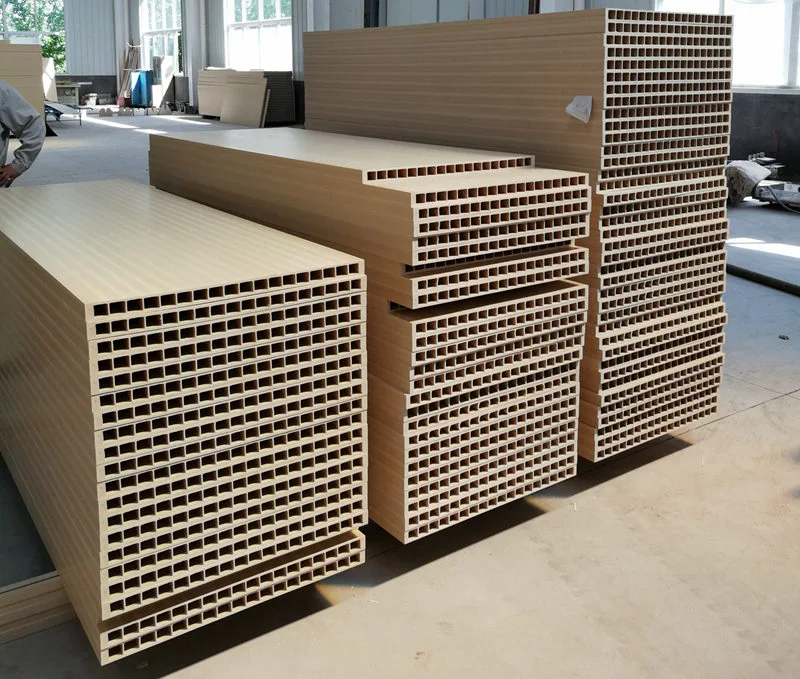 ​Quali materiali plastici sono adatti per la produzione di porte in WPC?