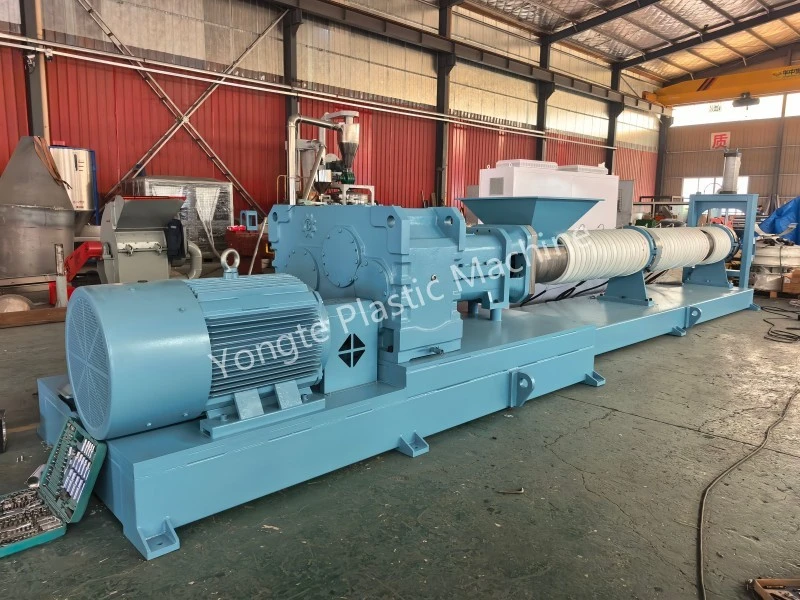 Yongte completa il test di accettazione in fabbrica dell'estrusore bivite personalizzato per il riciclaggio della plastica per un cliente africano