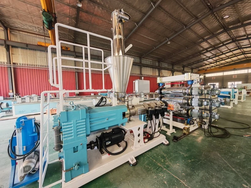 Linea di estrusione di fogli in PVC da 600 mm per clienti cinesi
