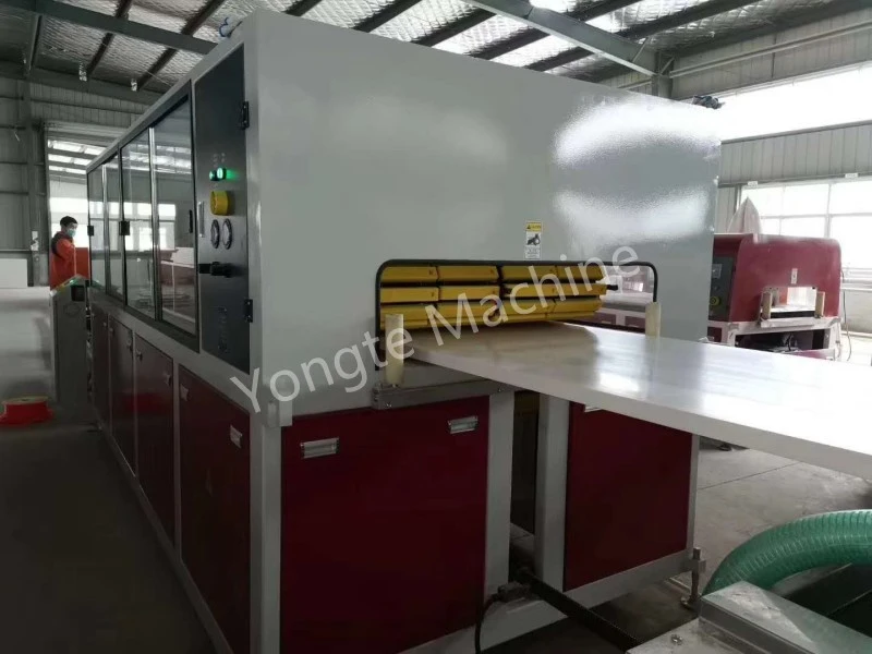 Macchina per la produzione di porte in PVC del Bangladesh