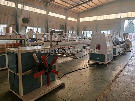 Macchina per tubi in schiuma