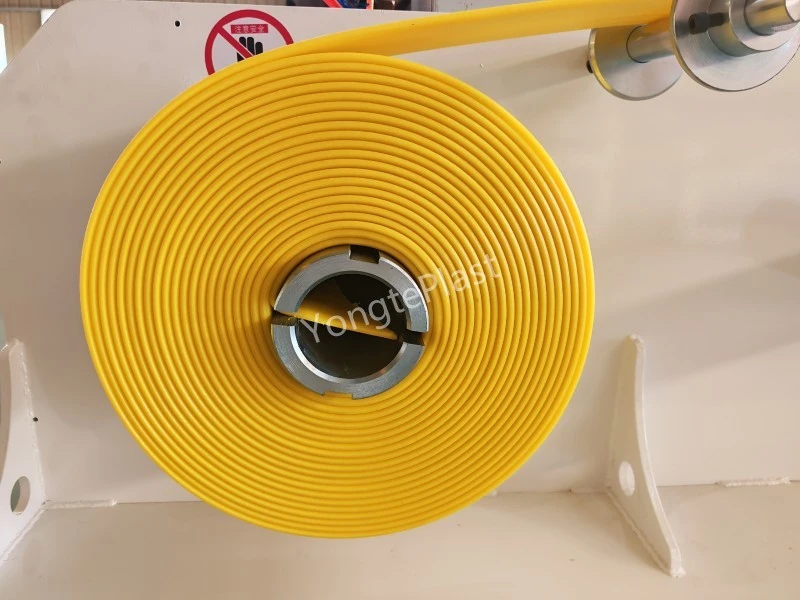 Macchina per la produzione di bobine di fogli in PE