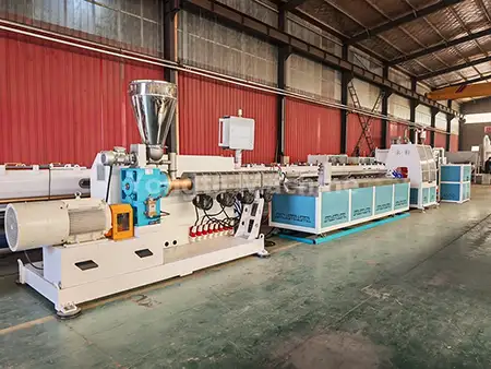 Macchina per la produzione di profili in PP