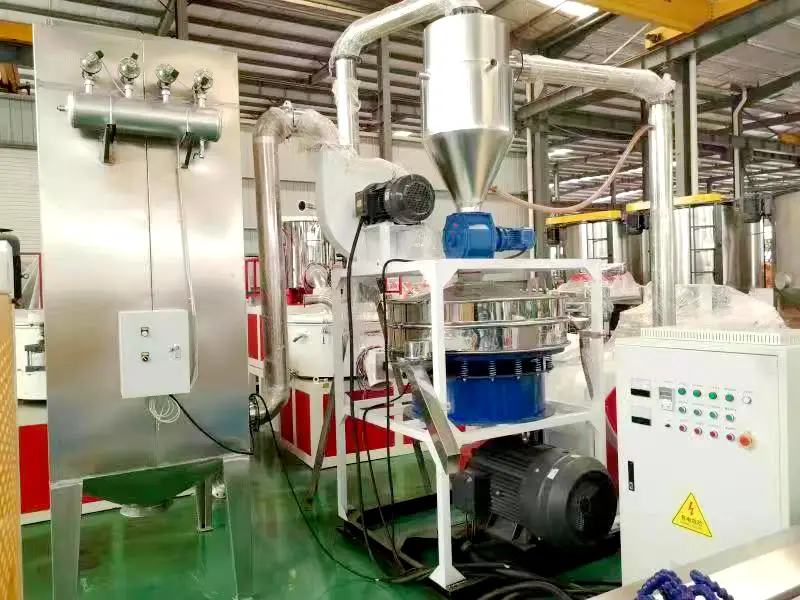 Macchina per la frantumazione e la macinazione del PVC