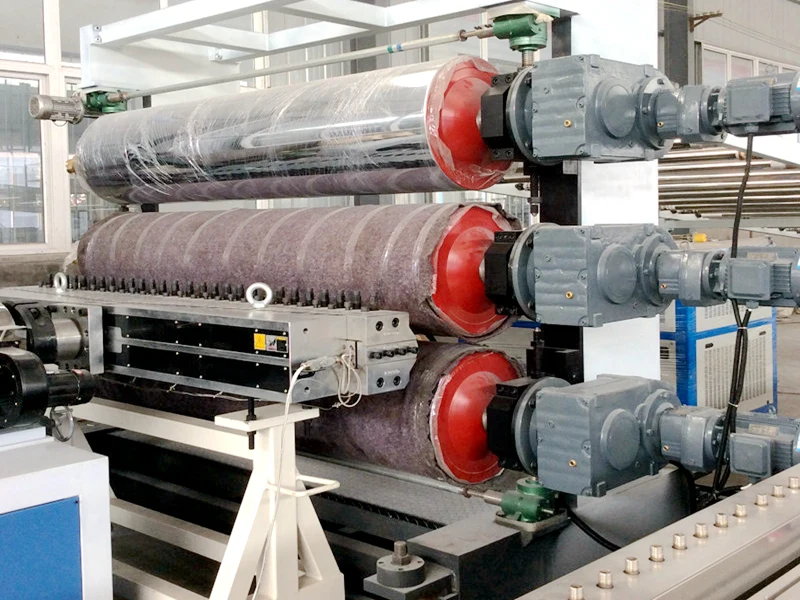 Macchina per la produzione di lastre in PVC