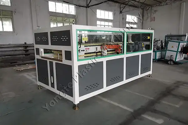 Macchina russa per la produzione di porte WPC